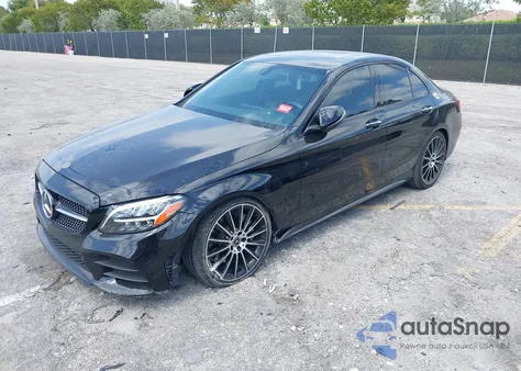 2019 Mercedes-Benz C 300 z USA, uszkodzony, nr VIN 55SWF8DB8KU308099